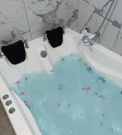 Jacuzzi Belle View Sinaia-free Parking Apartment